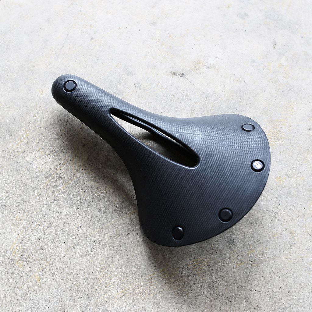 BROOKSのサドル、Cambium C19 Carved All Weather - 自転車通販 – Hakkle（ハックル）