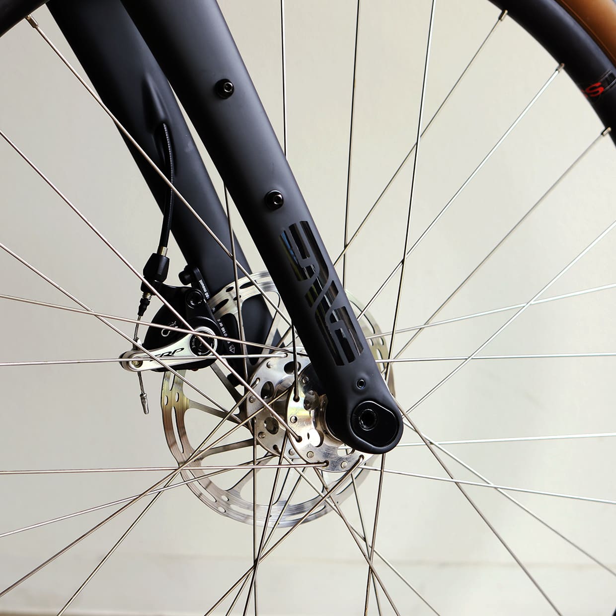 Enve初！3パックマウント付きカーボンフォーク、Adventure Fork - 自転車通販 – Hakkle（ハックル）